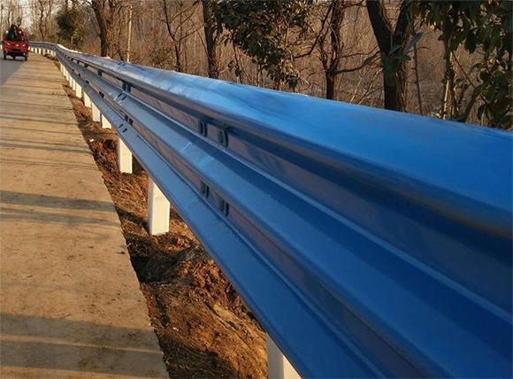 汉中公路波形护栏板的优点